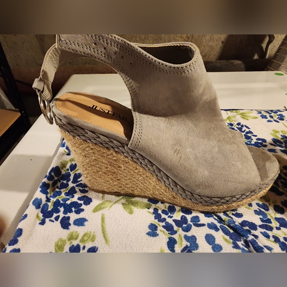 Brand New Just Fab Size 9 Platform sandals Grey